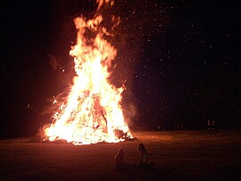 Banner Sonnwendfeuer der KLJB Münchsdorf
